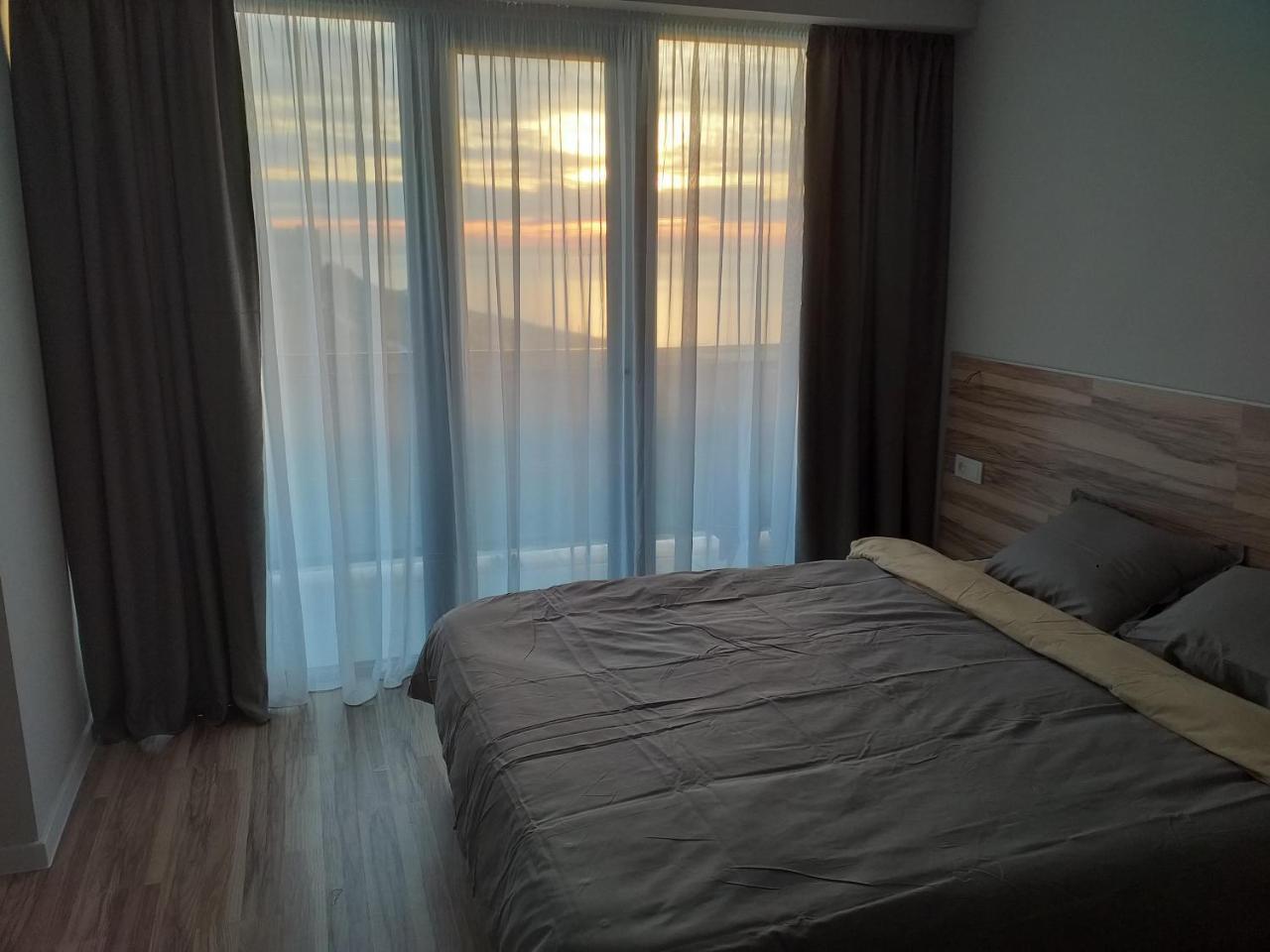 Batumi Beach Tower Ngoại thất bức ảnh