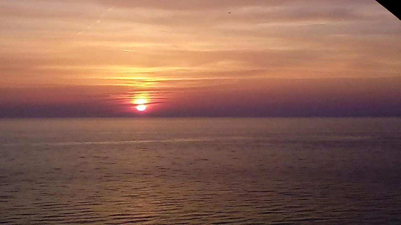 Batumi Beach Tower Ngoại thất bức ảnh