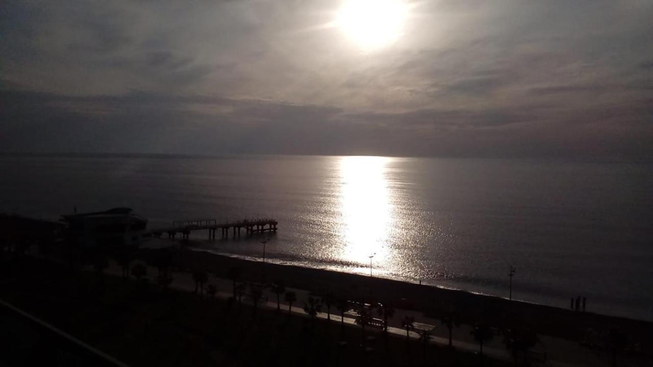 Batumi Beach Tower Ngoại thất bức ảnh